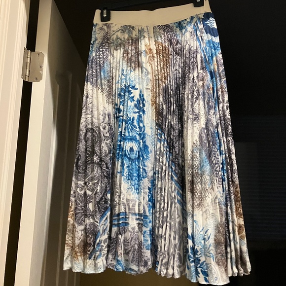 Mid length skirt - Picture 1 of 1